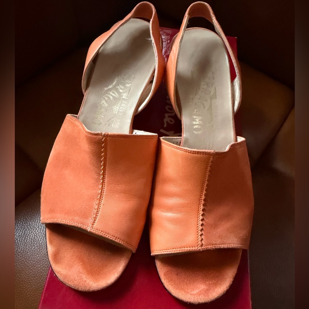 Salvatore Ferragamo orange suede wedge. Flamingo nappa cald - Picture 5 of 5